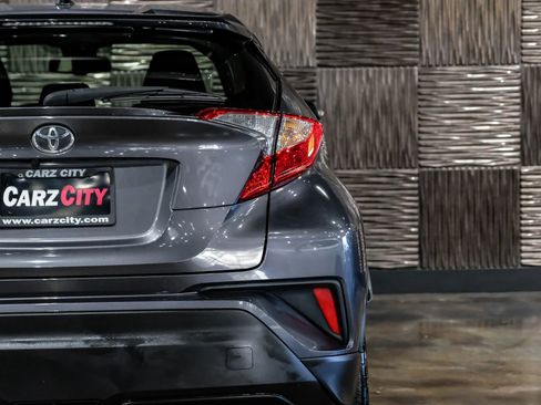 Used 2019 Toyota C-HR XLE FWD image 46