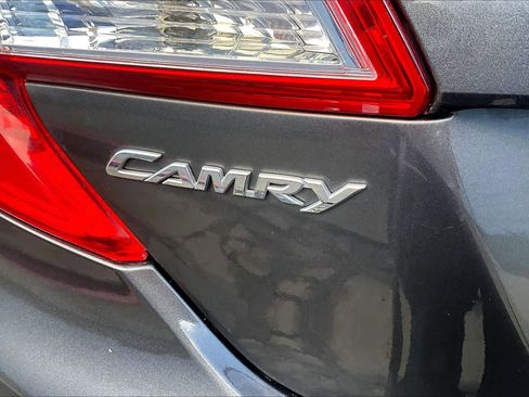 Used 2014 Toyota Camry LE image 10