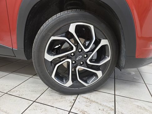 Used 2024 Chevrolet Trax RS w/ Sunroof Package FWD image 8