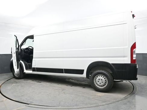 Used 2025 RAM ProMaster 2500 w/ Convenience Group image 43