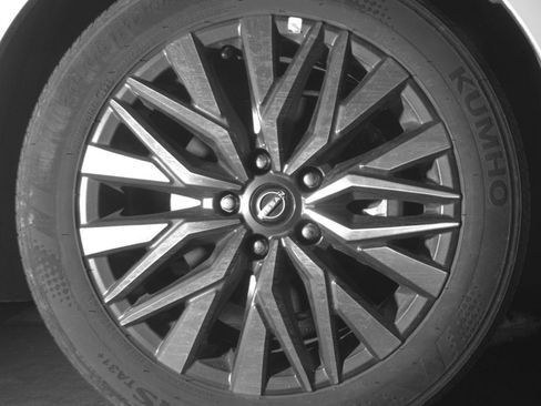 Used 2025 Nissan Altima 2.5 SV FWD image 16