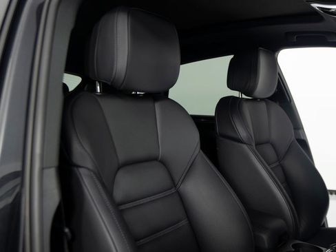 Certified 2026 Porsche Macan AWD/4WD image 37