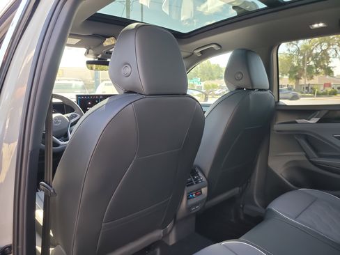 New 2026 Volkswagen Tiguan SEL R-Line AWD/4WD image 10