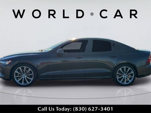 Used 2020 Volvo S60 T5 Momentum image 5