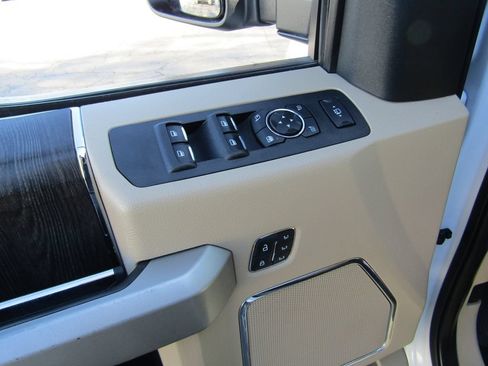Used 2021 Ford F250 Lariat w/ Lariat Value Package AWD/4WD image 18