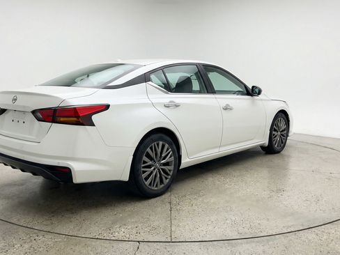 Used 2025 Nissan Altima 2.5 SV image 9