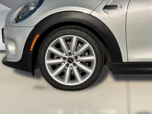 Used 2019 MINI Cooper 4-Door Hardtop w/ Signature Upholstery Package image 11