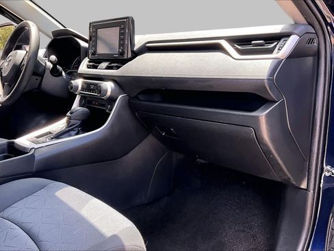 Used 2020 Toyota RAV4 XLE w/ Convenience Package FWD image 18