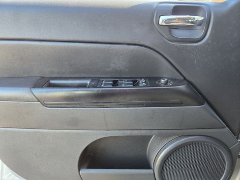 Used 2011 Jeep Compass 2WD image 14