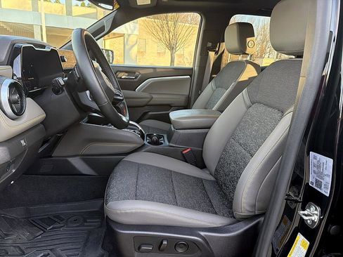 Used 2024 Chevrolet Colorado ZR2 w/ Technology Package image 11