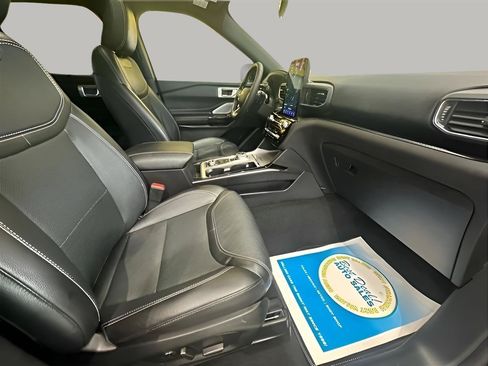 Used 2022 Ford Explorer ST w/ Equipment Group 401A AWD/4WD image 16