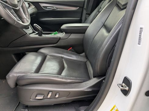 Used 2017 Cadillac XT5 Premium Luxury FWD image 9
