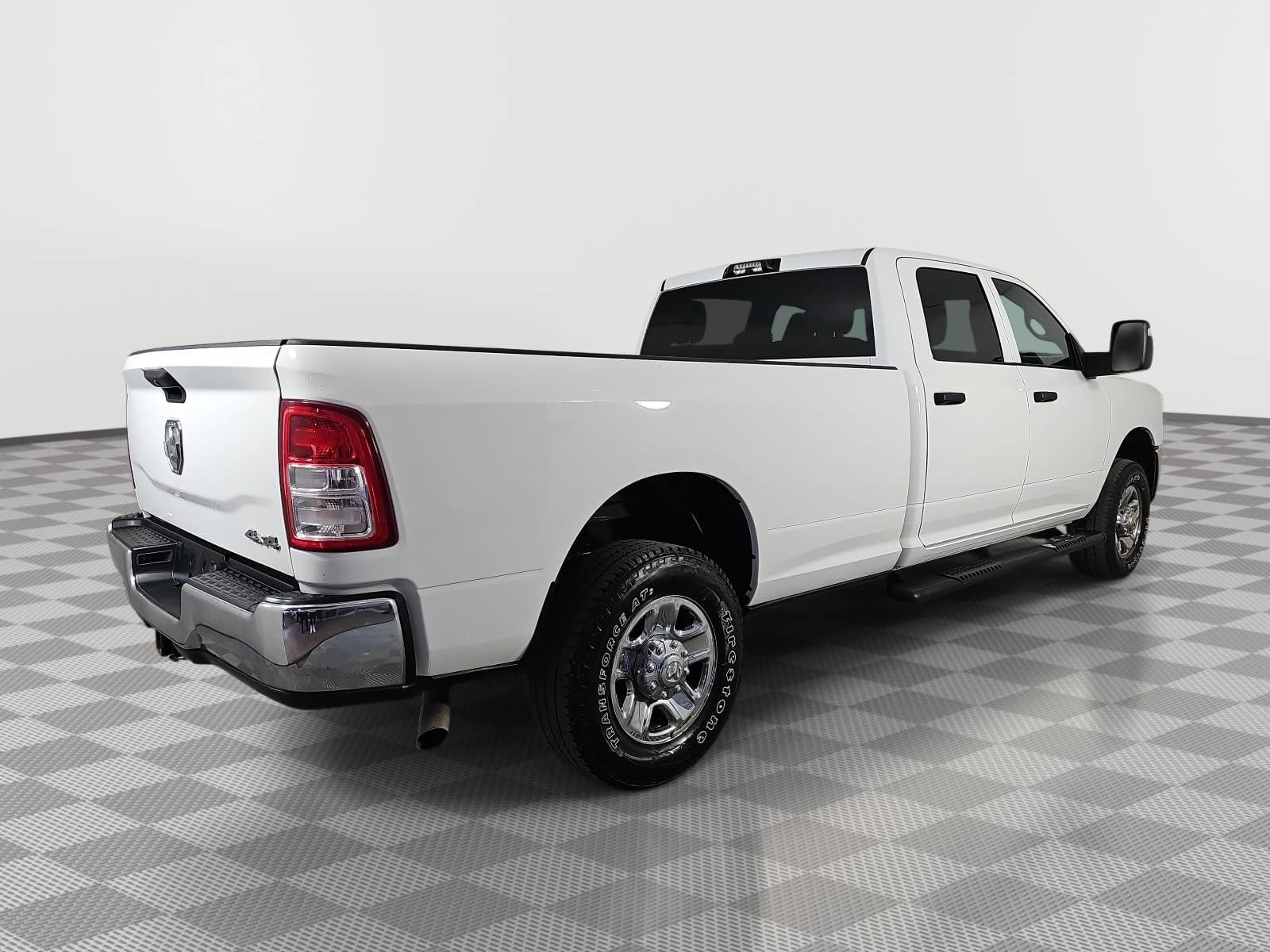 Used 2024 RAM 3500 Tradesman w/ Chrome Appearance Group AWD/4WD image 8