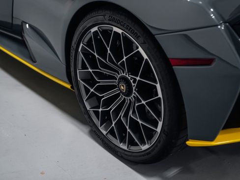 Used 2023 Lamborghini Huracan STO image 34