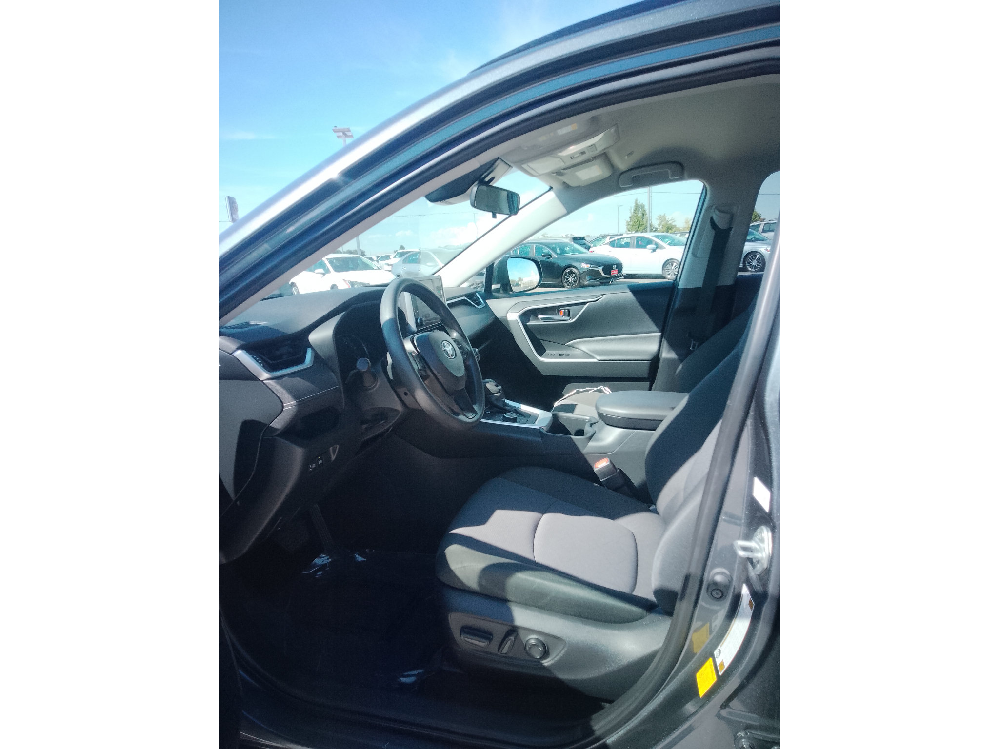 Used 2025 Toyota RAV4 XLE AWD/4WD image 9