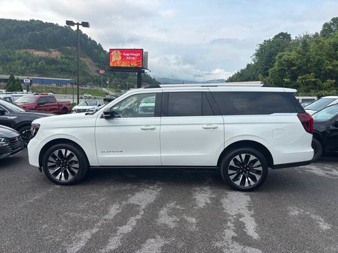 Used 2025 Ford Expedition Max Platinum w/ Driver's Package AWD/4WD image 2