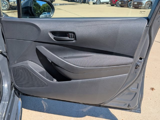 Used 2025 Toyota Corolla LE FWD image 35