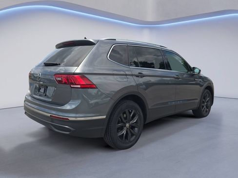 Used 2024 Volkswagen Tiguan SE w/ Panoramic Sunroof Package FWD image 6