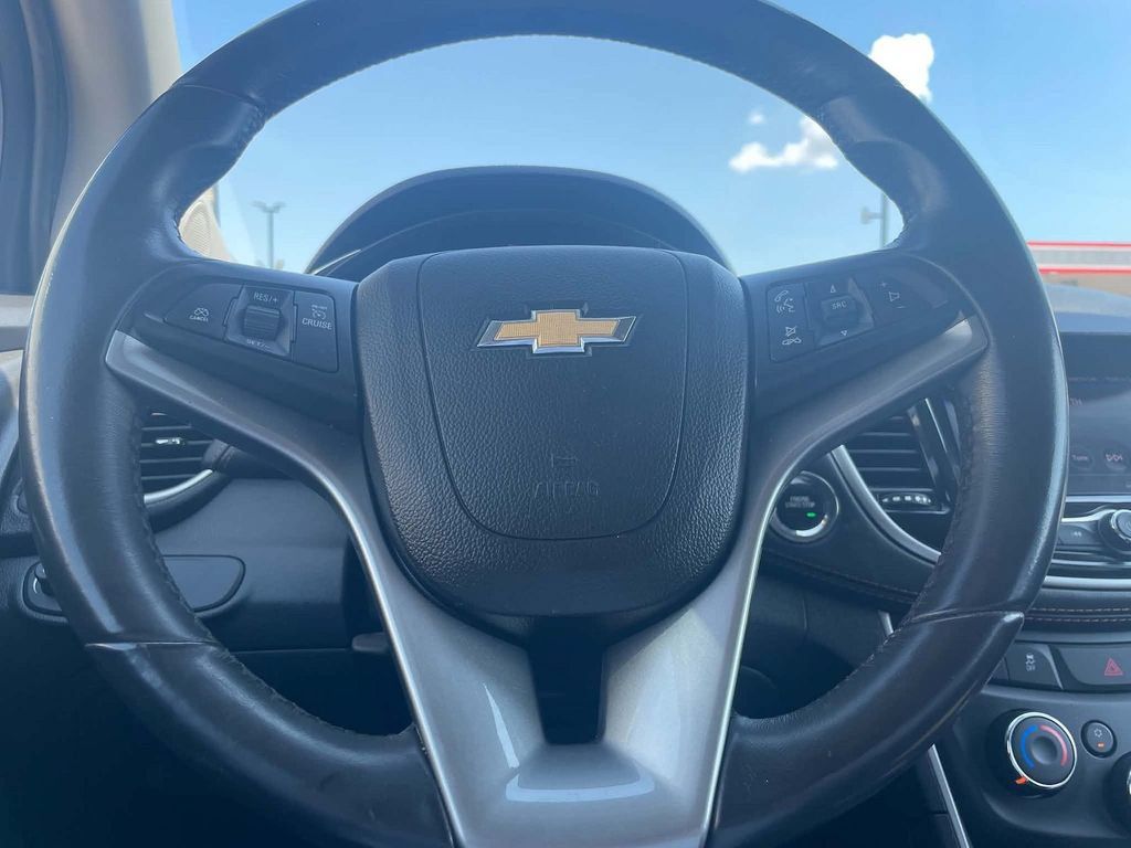 Used 2021 Chevrolet Trax LT w/ Sport Edition FWD image 10