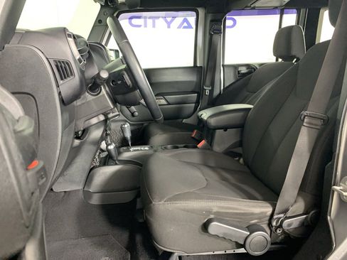 Used 2017 Jeep Wrangler Unlimited Sport w/ Connectivity Group image 15