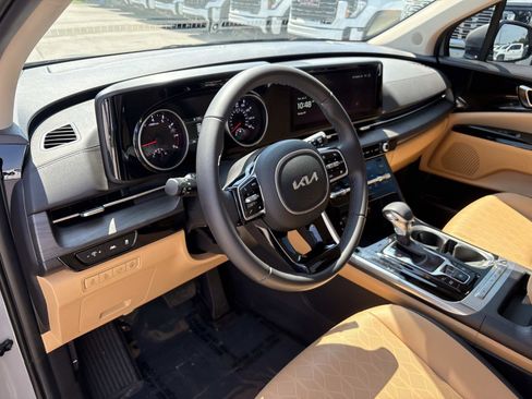 Used 2024 Kia Carnival EX FWD image 16