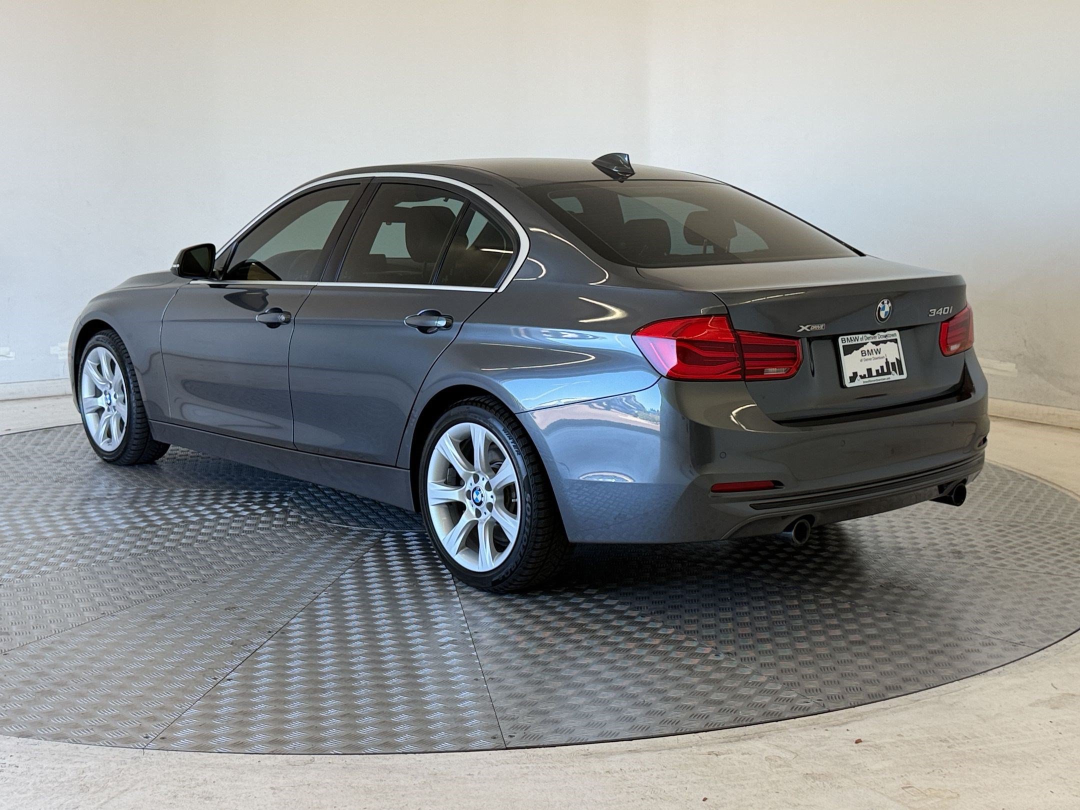 Used 2016 BMW 340i xDrive Sedan AWD/4WD image 3