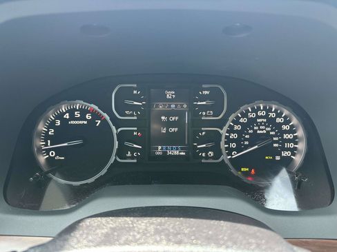 Used 2021 Toyota Tundra Limited w/ Limited Premium Package AWD/4WD image 14