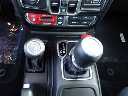 New 2026 Jeep Wrangler Unlimited Rubicon w/ Technology Group AWD/4WD image 22