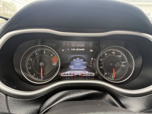 Used 2016 Jeep Cherokee Trailhawk w/ Cold Weather Group AWD/4WD image 8