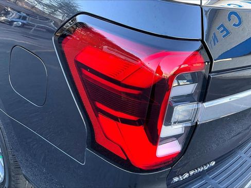 Certified 2023 Ford Expedition Platinum image 27