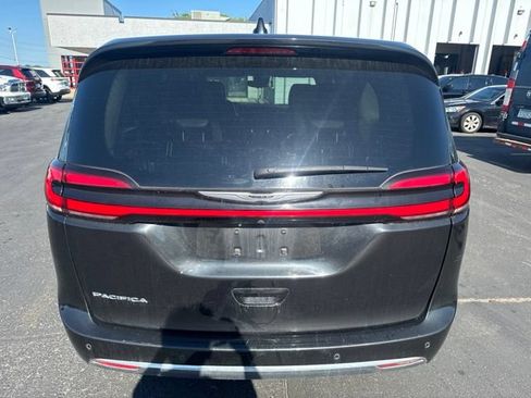 Used 2023 Chrysler Pacifica Touring-L FWD image 8