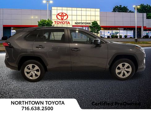 Used 2022 Toyota RAV4 LE w/ Carpet Mat Package (TMS) AWD/4WD image 38