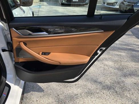 Used 2022 BMW 540i xDrive w/ M Sport Package image 33