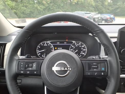 Used 2023 Nissan Pathfinder SL image 24