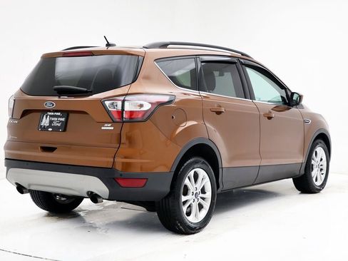 Used 2017 Ford Escape SE w/ Equipment Group 201A image 9