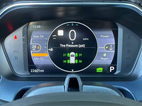 Used 2022 Chevrolet Bolt EUV Premier w/ Sun & Sound Package image 38