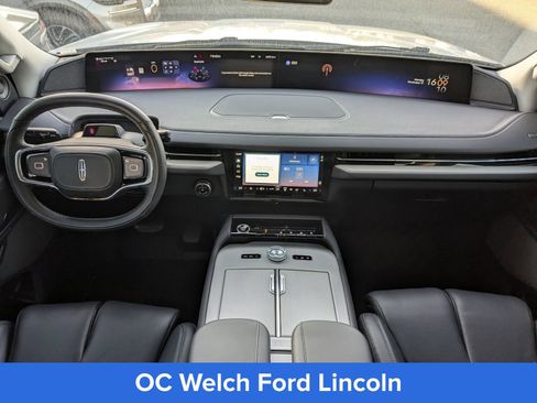 Certified 2025 Lincoln Navigator Reserve AWD/4WD image 17
