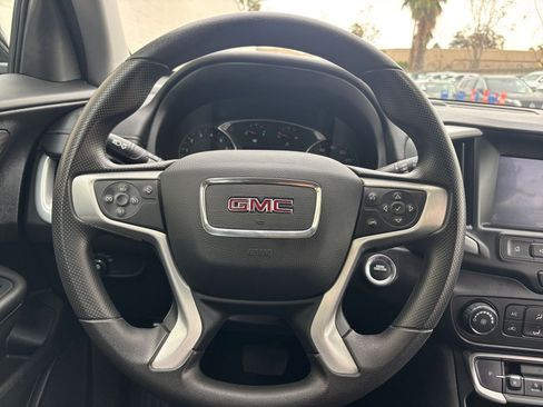 Used 2024 GMC Terrain SLE image 28