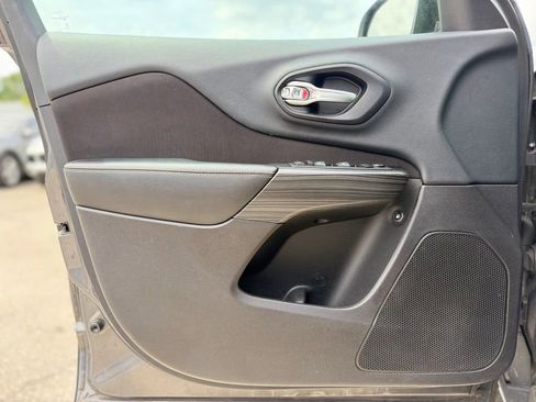 Used 2015 Jeep Cherokee Latitude FWD image 10