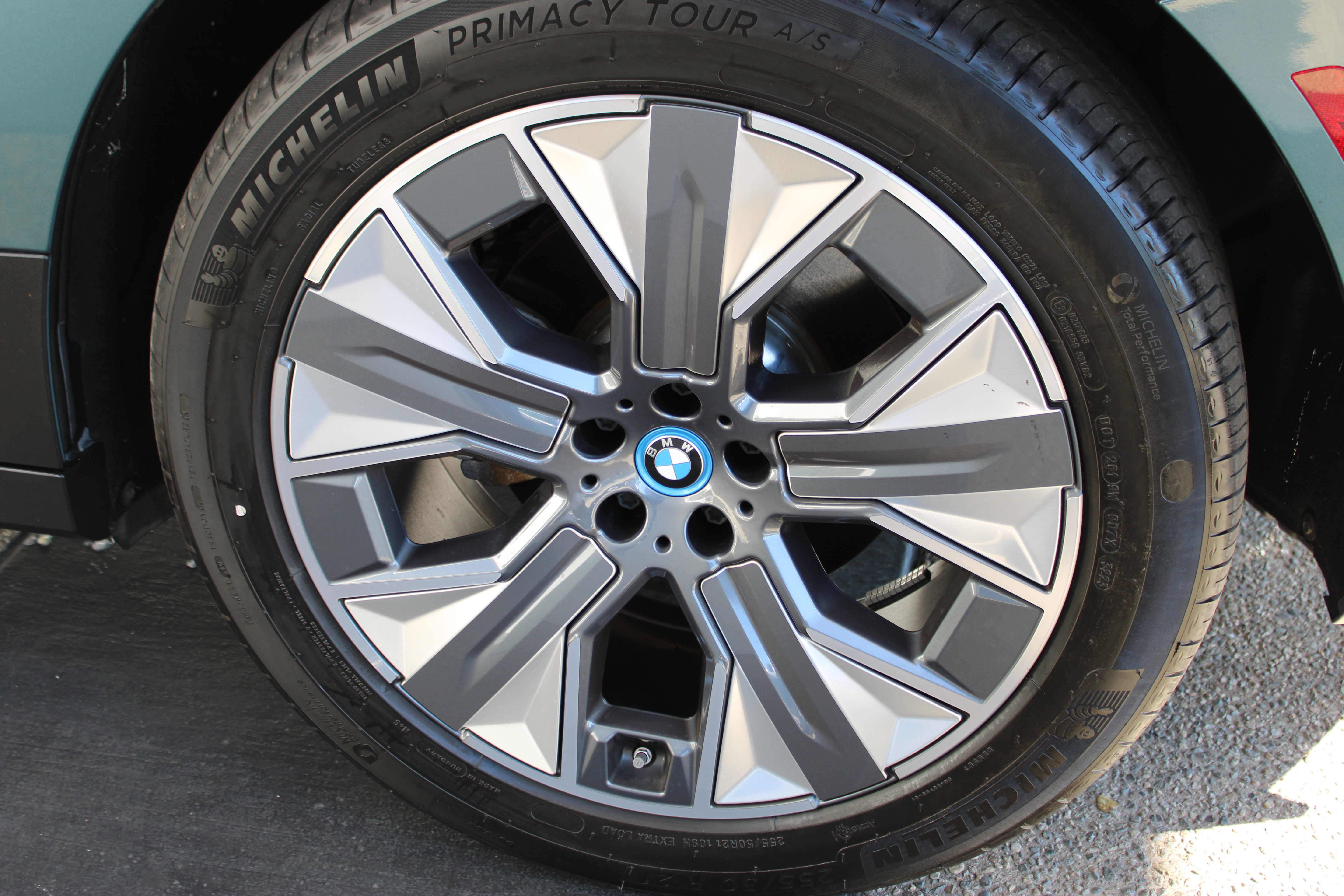 Used 2024 BMW iX xDrive50 AWD/4WD image 12