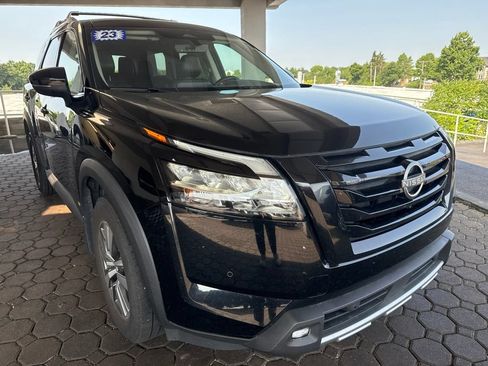 Used 2023 Nissan Pathfinder SL w/ Lighting Package (N92) AWD/4WD image 4