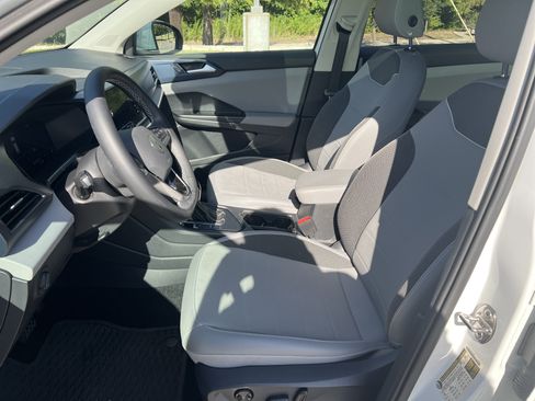 Used 2023 Volkswagen Taos SE w/ Panoramic Sunroof Package FWD image 14