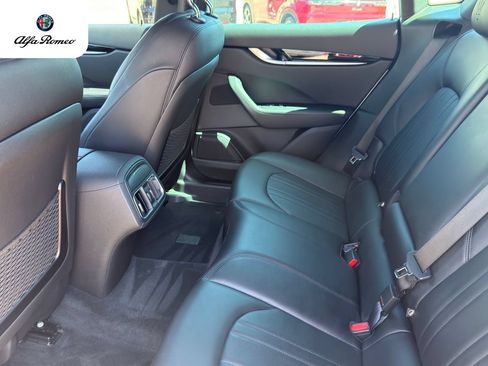 Used 2021 Maserati Levante AWD/4WD image 31