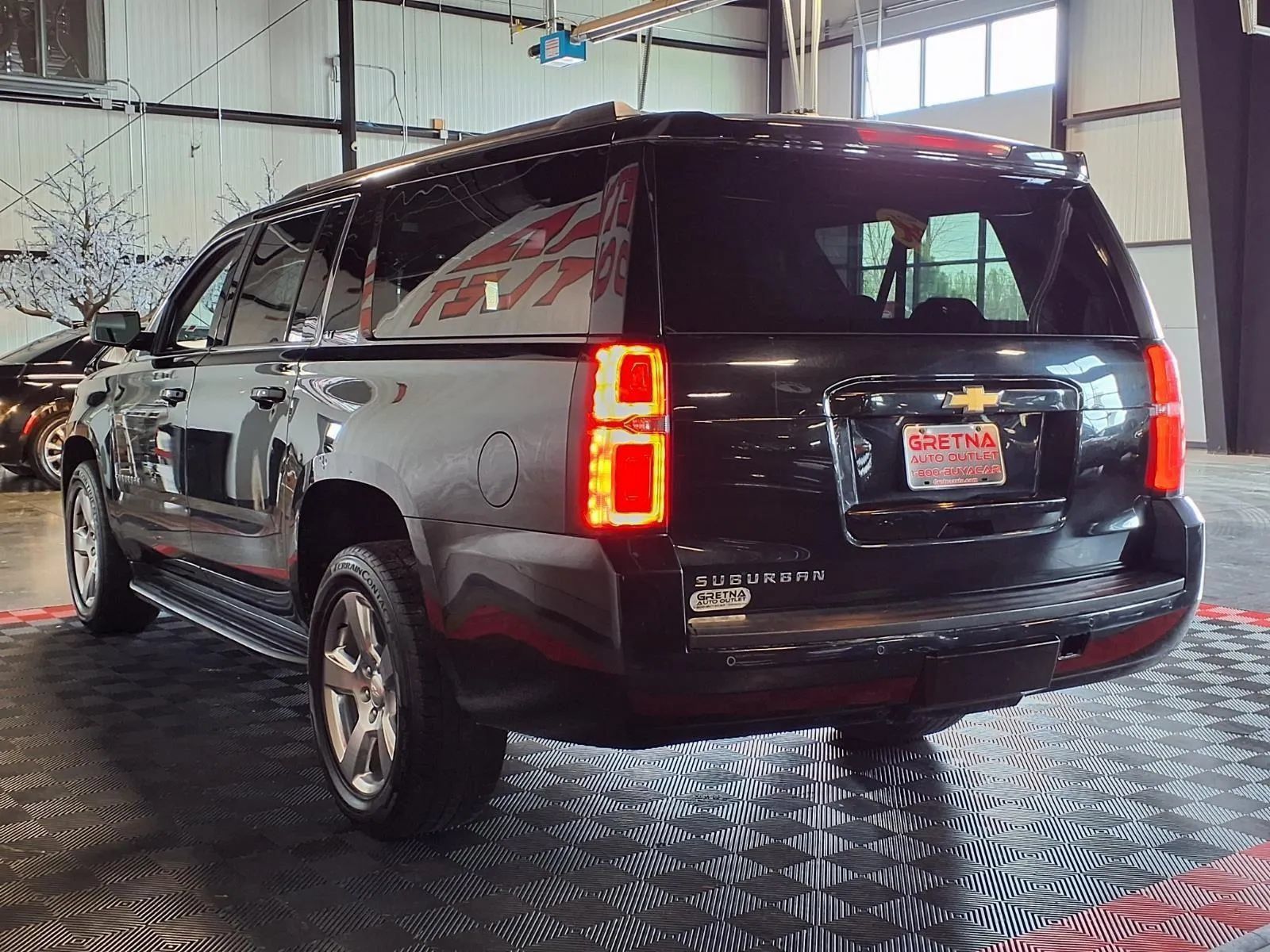 Used 2020 Chevrolet Suburban LT AWD/4WD image 4