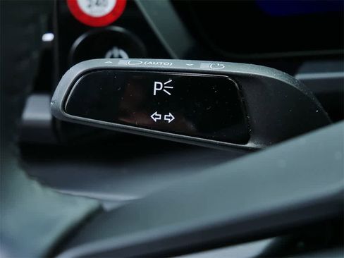 Used 2025 Porsche Macan 4 Electric image 24