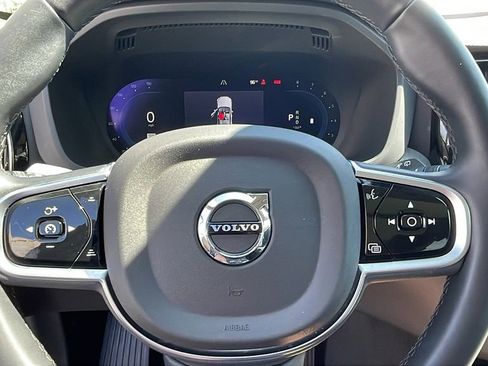 Used 2025 Volvo XC60 B5 Plus AWD/4WD image 22