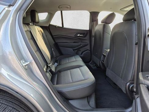 Used 2025 Chevrolet Trax LT w/ LT Convenience Package FWD image 20