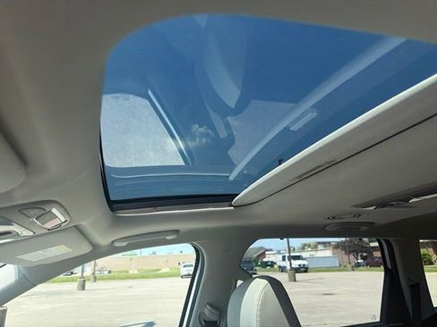 Used 2025 Kia Telluride EX w/ EX Captain's Chair Package FWD image 5