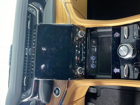 Used 2024 Jeep Grand Cherokee Summit AWD/4WD image 23