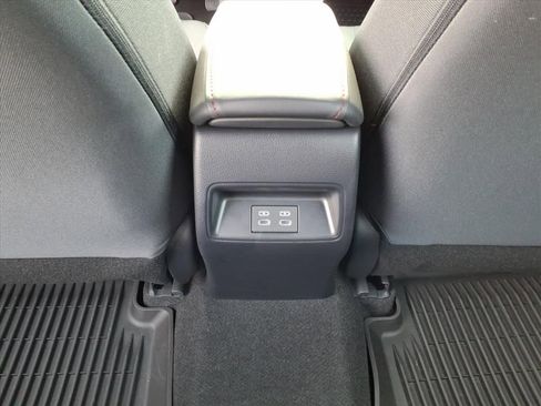 Certified 2025 Toyota Corolla SE image 5